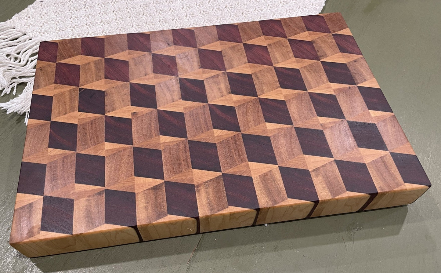 END GRAIN CUTTING BOARD - 3D CUBE PATTERN